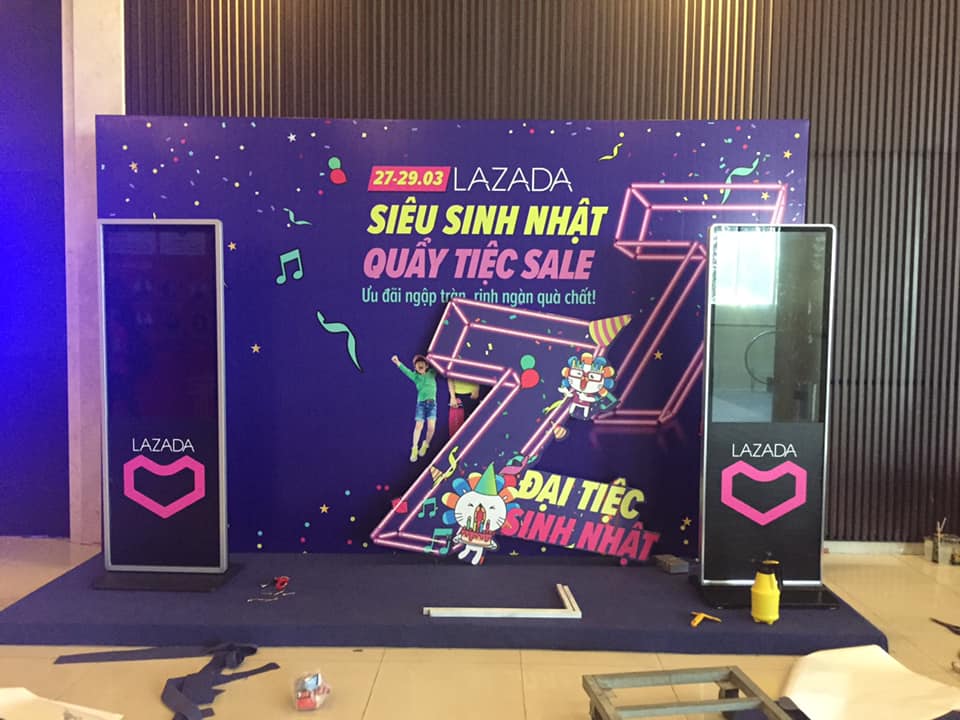 Màn hình quảng cáo dạng đứng trong dự án lazada